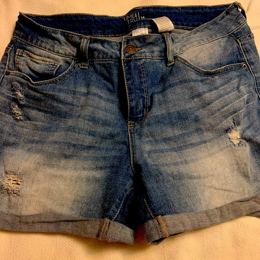 Ladies denim ripped shorts
